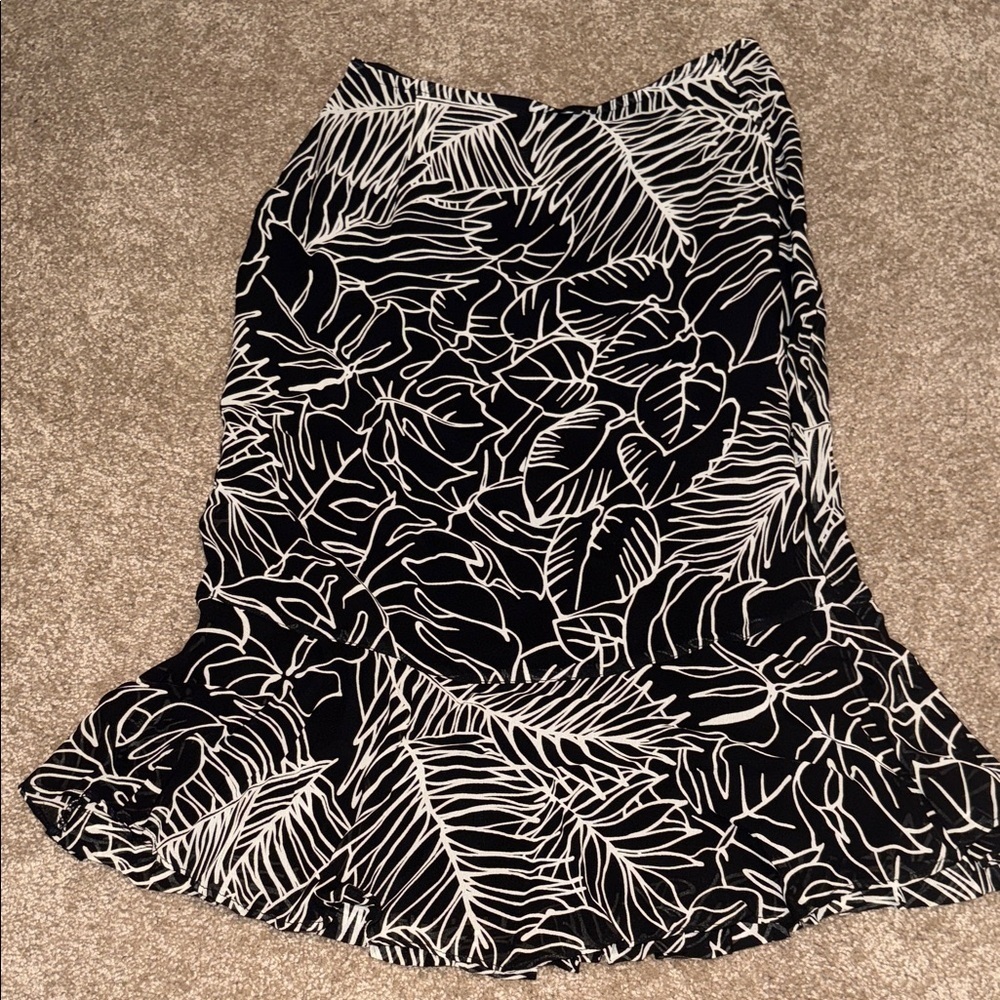 Chico's Black and White Tropical Pencil Skirt - size 0 Small. B9